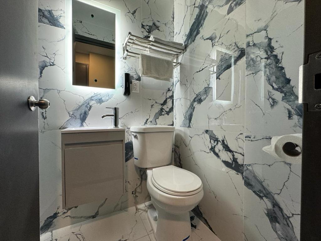 Moon Hotel Brooklyn Нью-Йорк Экстерьер фото